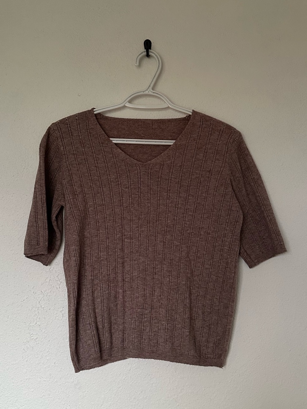 Women's V-Neck Short Sleeve Knit Top in Taupe